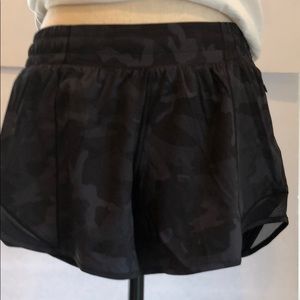 Lululemon Hotty Hot  II short in 4” inseam